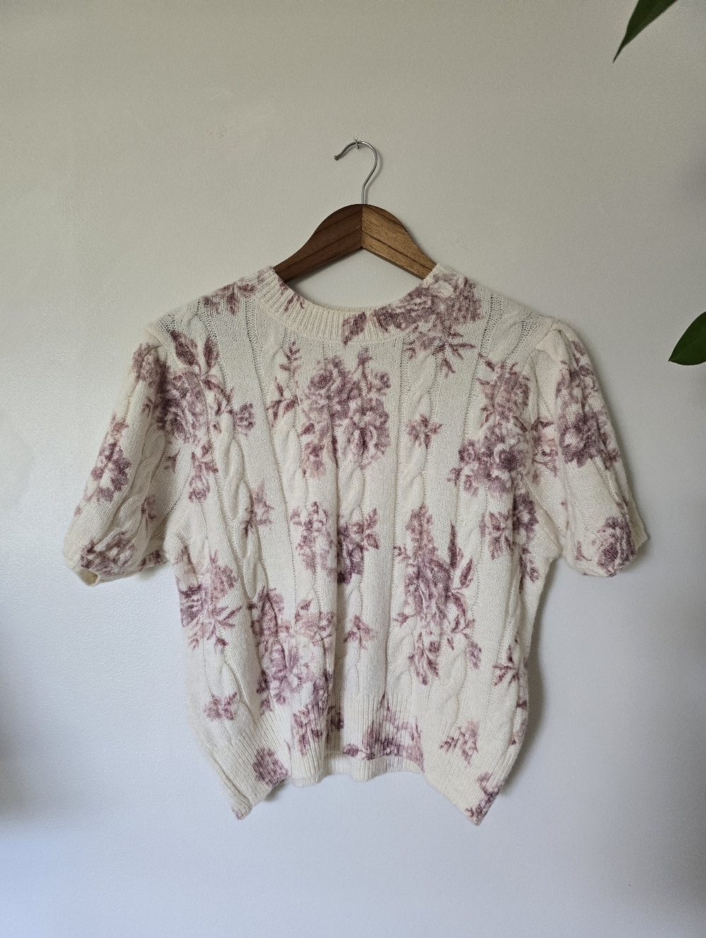 Sincerely Jules Size Large Feminine Floral Short Sleeve Sweater Top Cream/purple